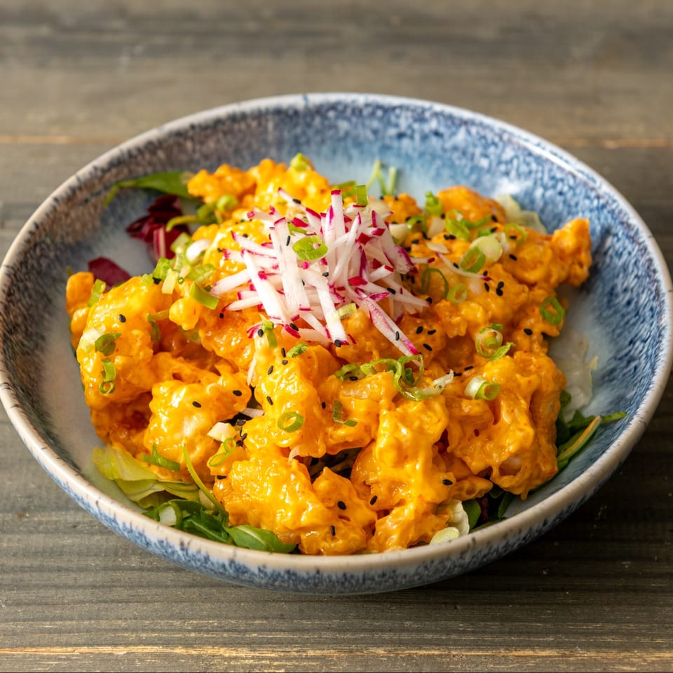 Crispy bites in creamy sauce