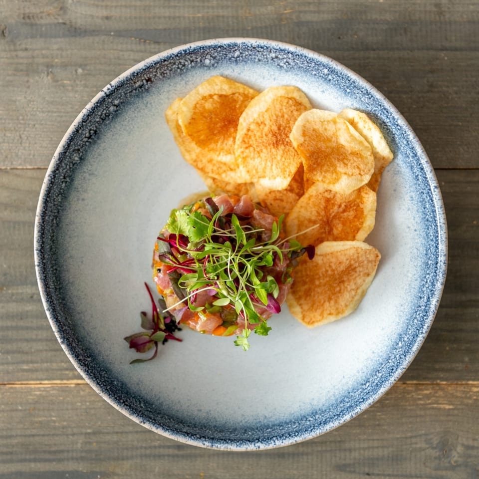 Tuna tartare with crisp chips