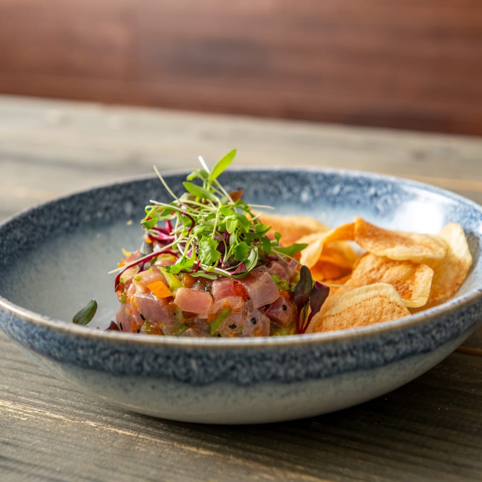 Tuna tartare with crisp chips